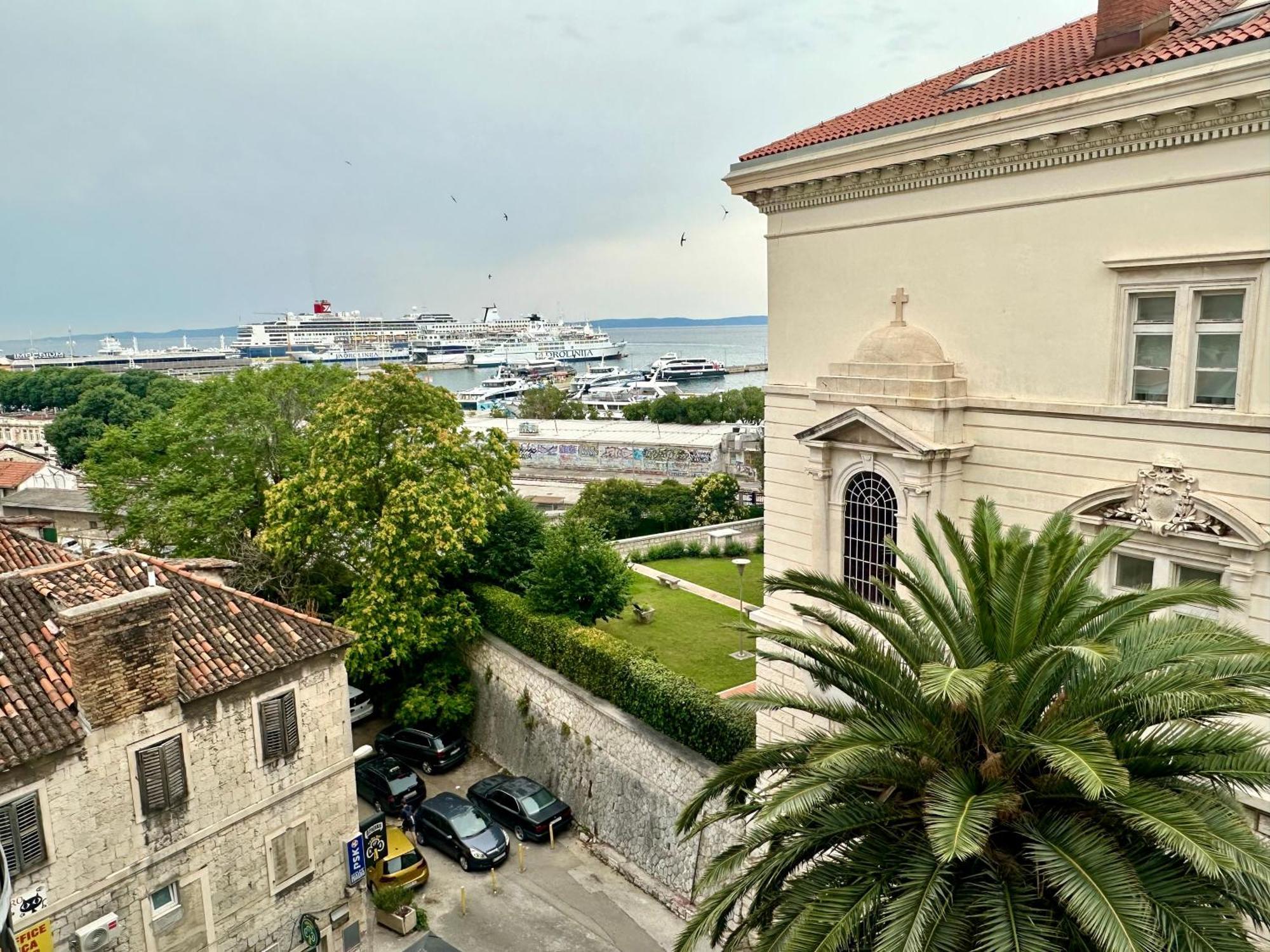 Mariani Luxury Rooms In Center Split Exterior foto