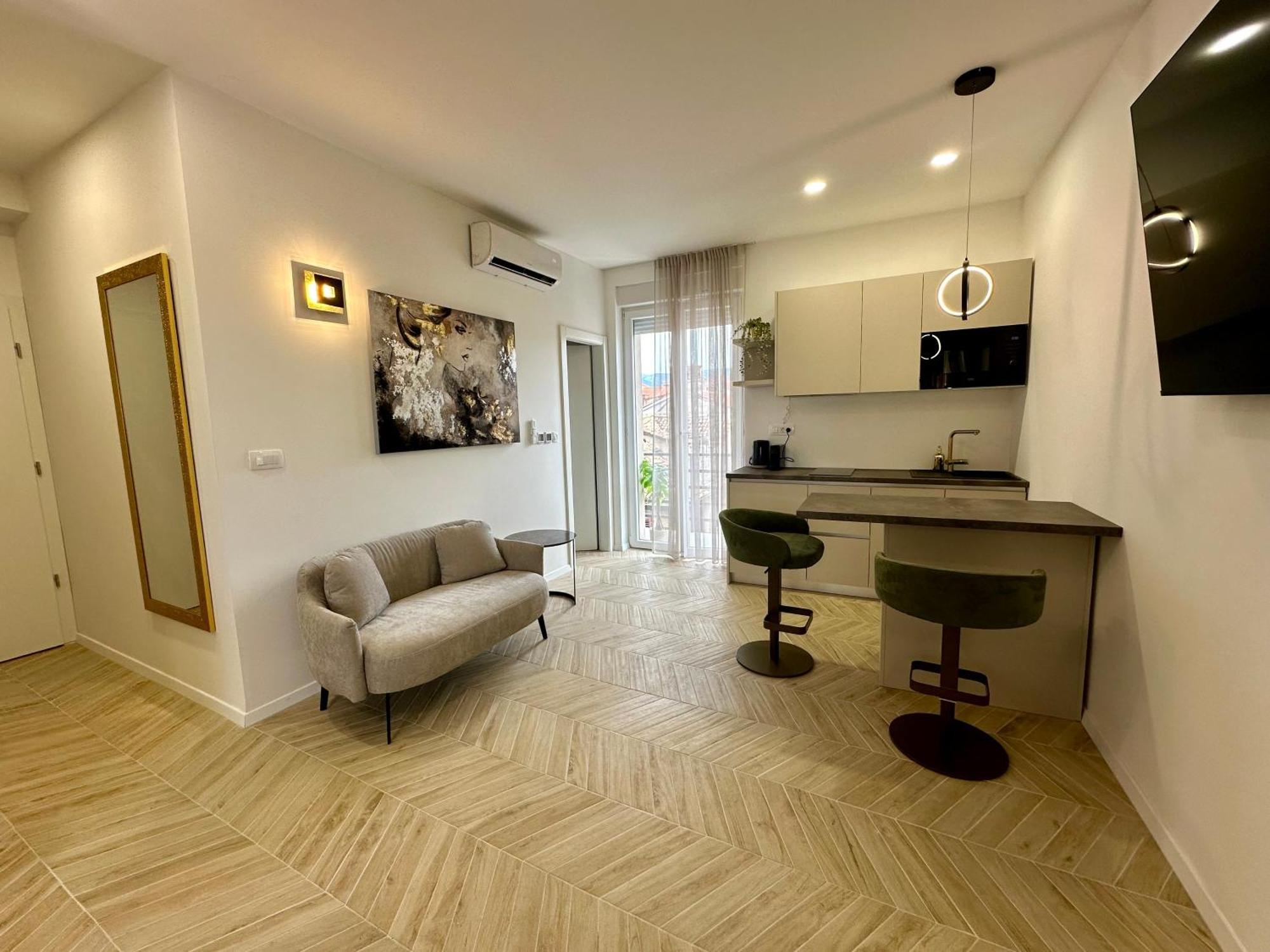 Mariani Luxury Rooms In Center Split Exterior foto
