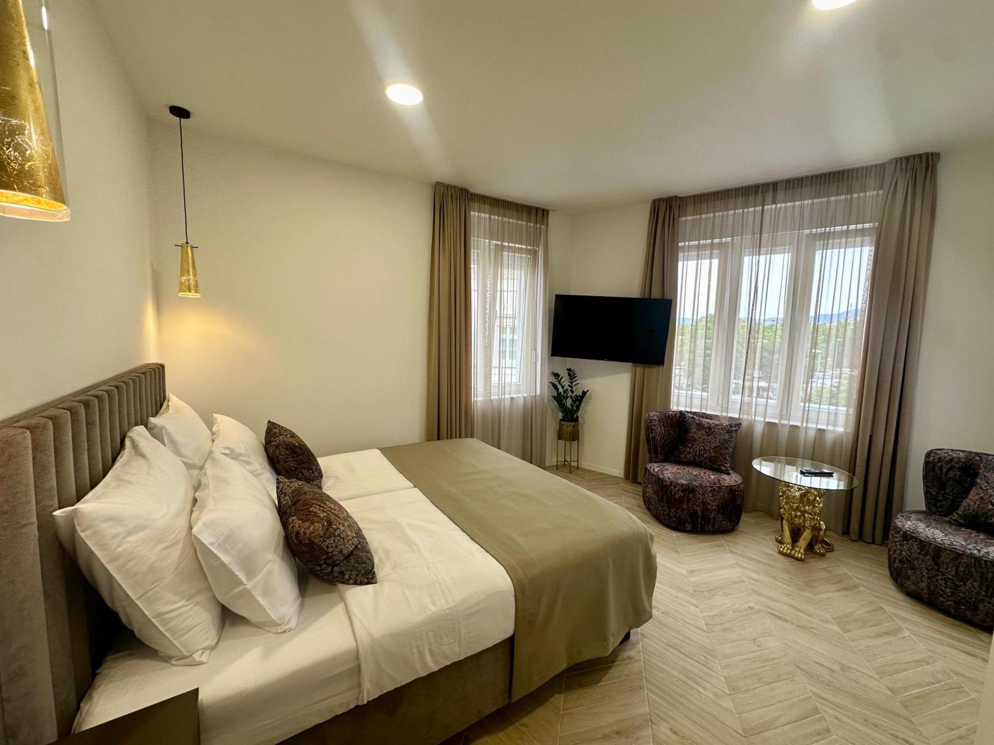 Mariani Luxury Rooms In Center Split Exterior foto