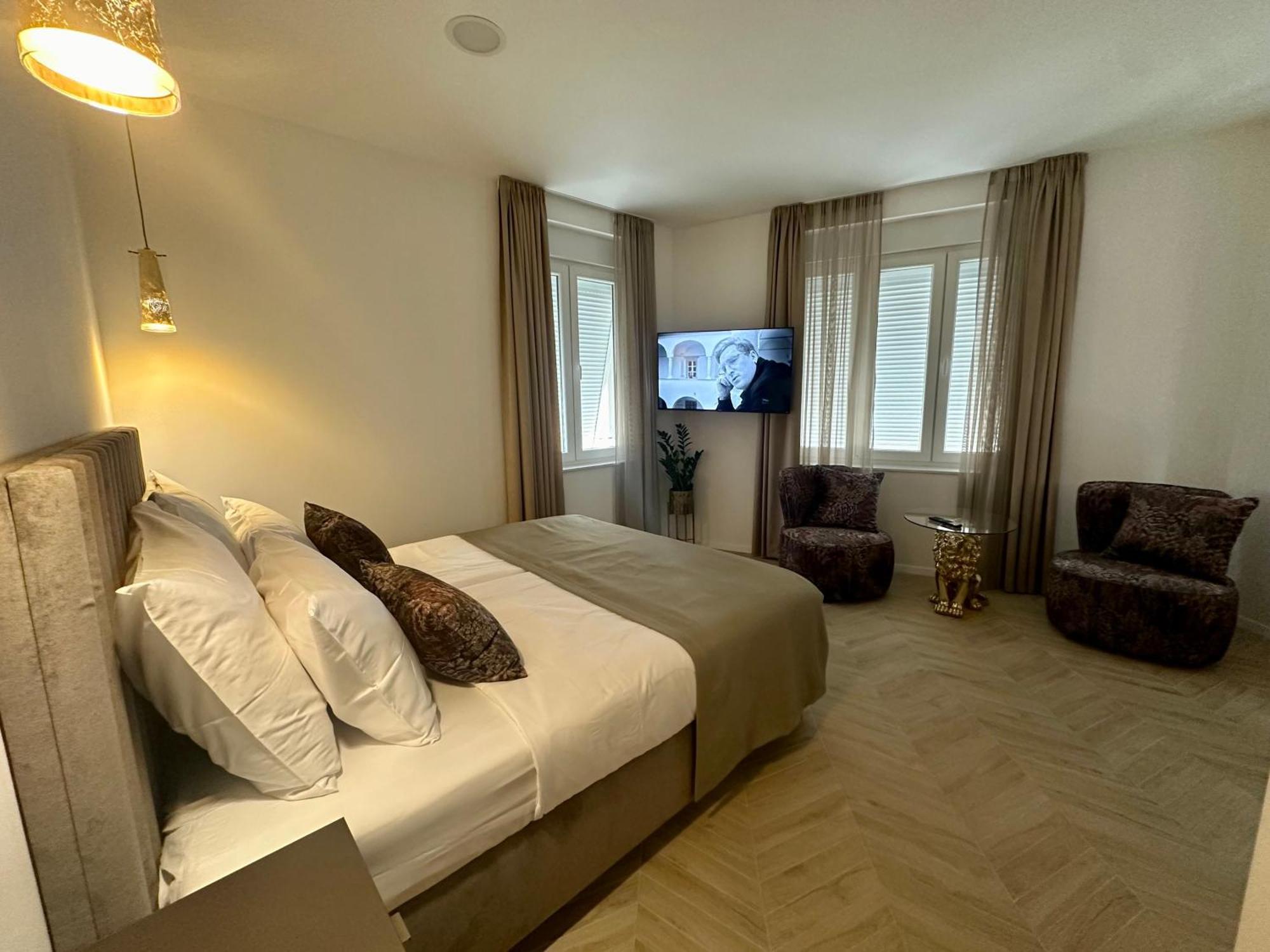 Mariani Luxury Rooms In Center Split Exterior foto